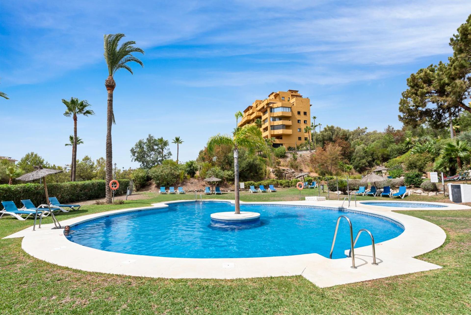 Sky And Sea Estepona Penthouse מראה חיצוני תמונה