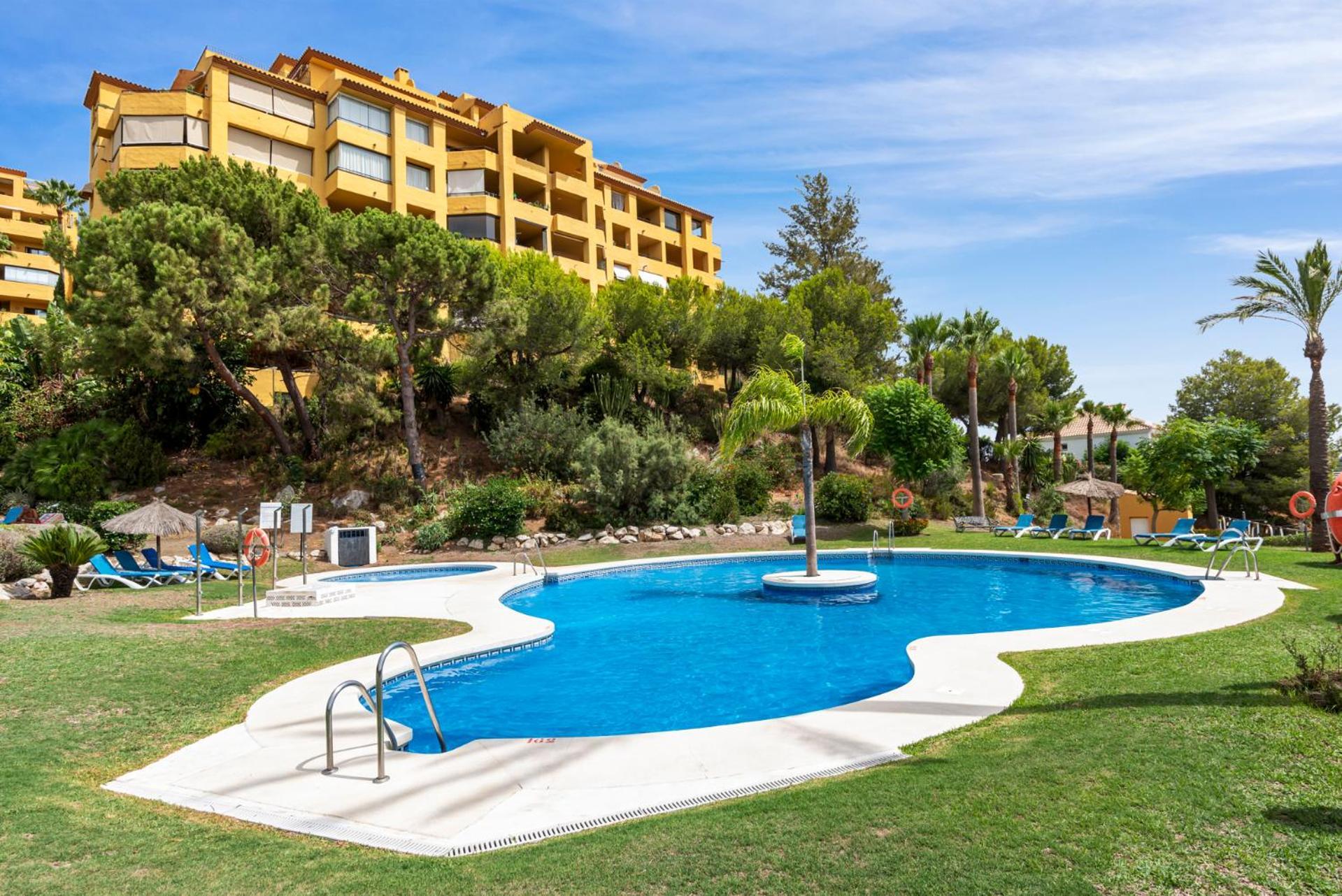 Sky And Sea Estepona Penthouse מראה חיצוני תמונה