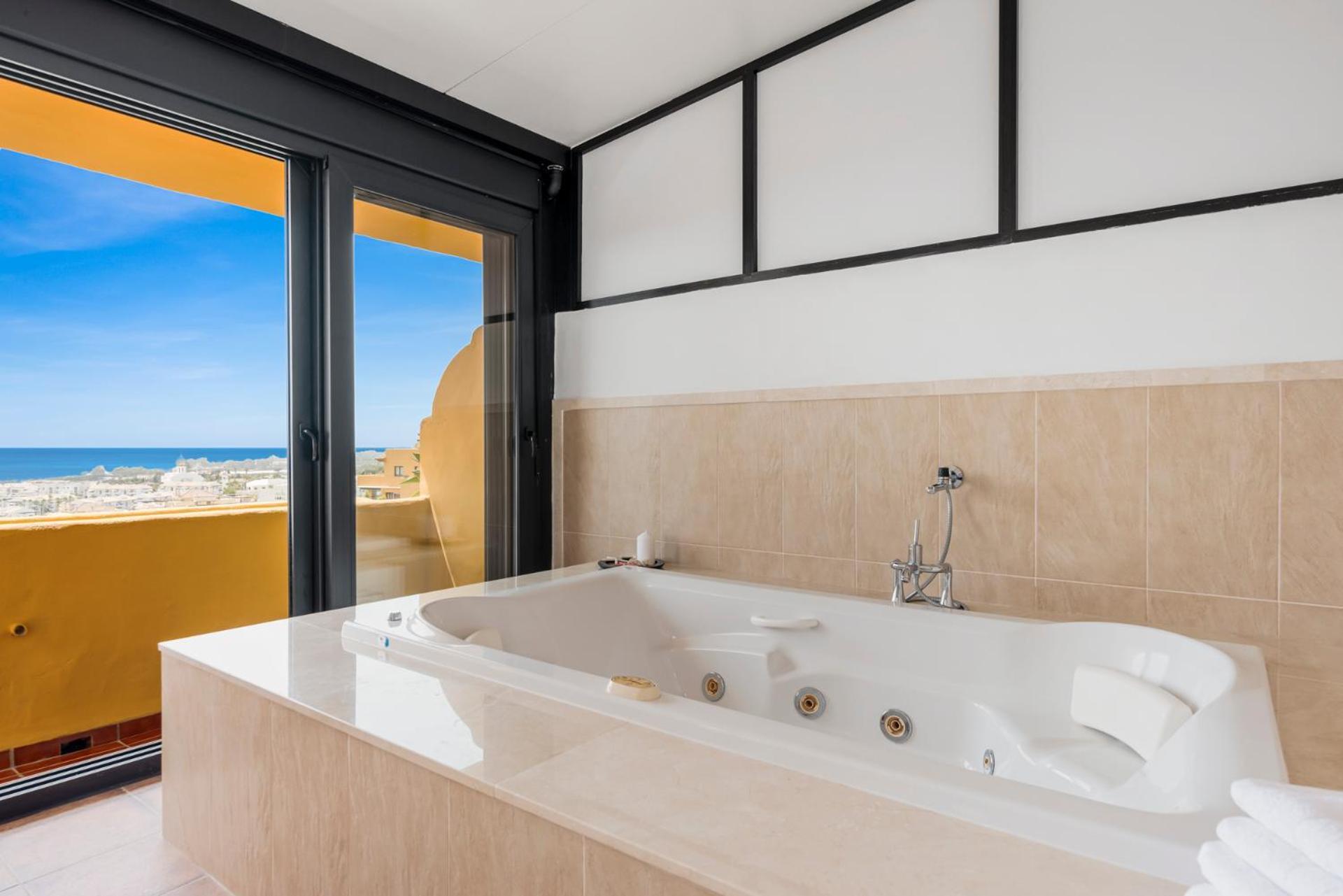 Sky And Sea Estepona Penthouse מראה חיצוני תמונה
